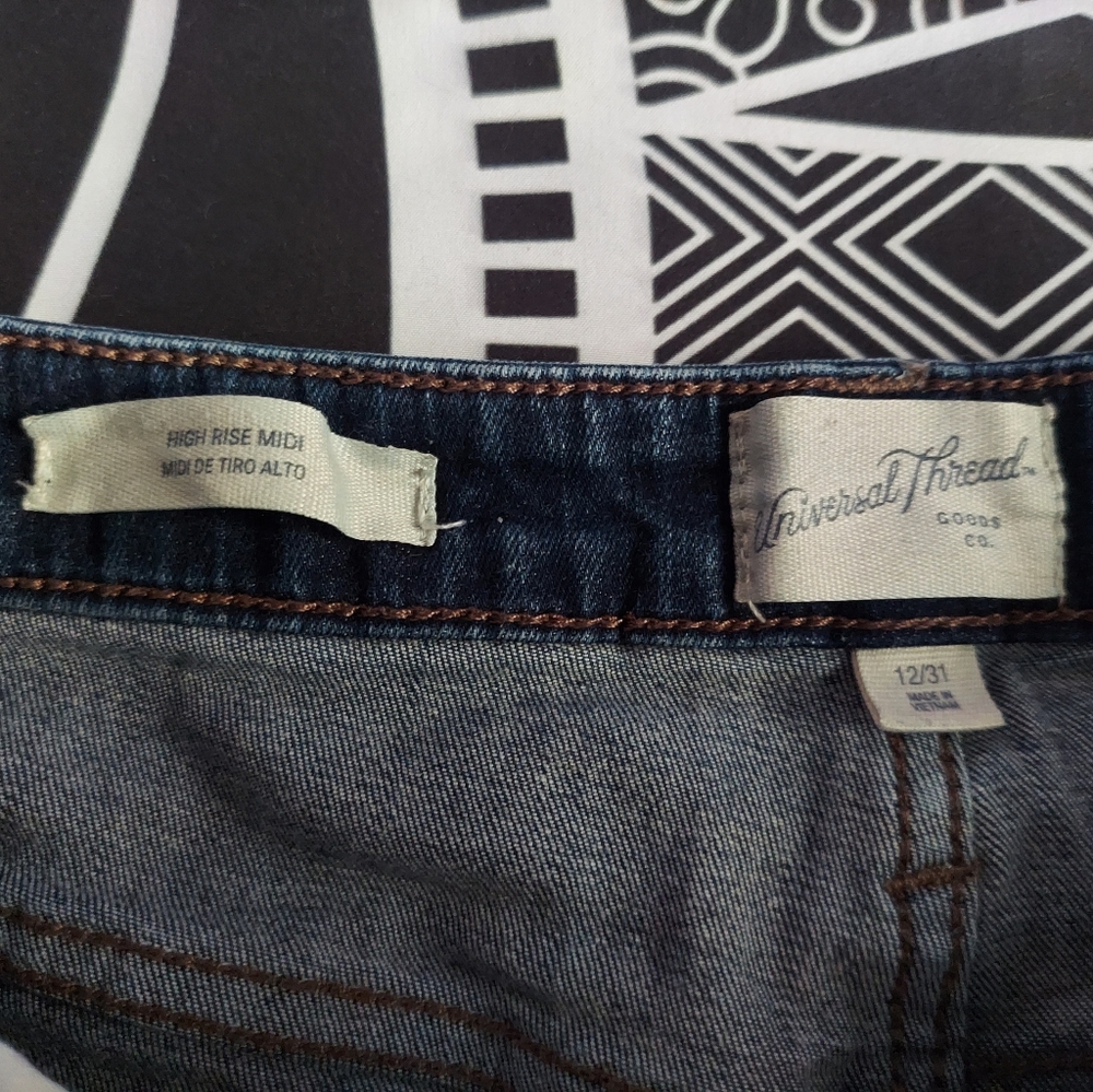 Shorts - Picture 2 of 3